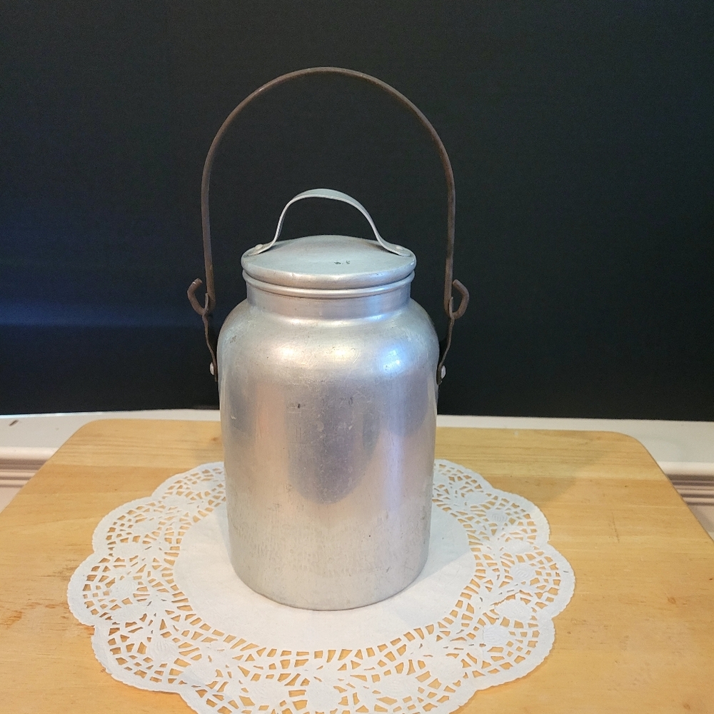 Vintage Aluminum 2Qt Milk Pail w/ Handle